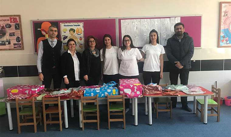 Çocuklardan Oyuncak Kardeşliği